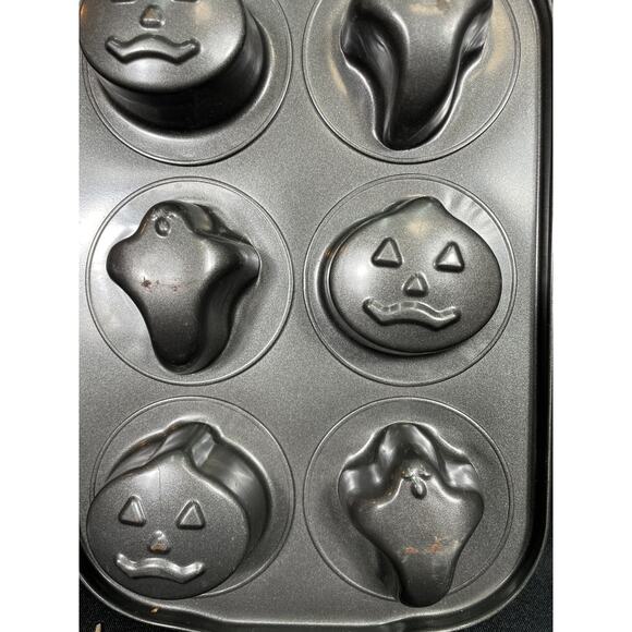Halloween Baking Bundel, Wilton Pumpkin Cake Pan & Measuring Cups, Mini Pan - Picture 8 of 8